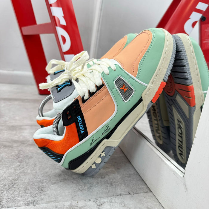 Trainer orange